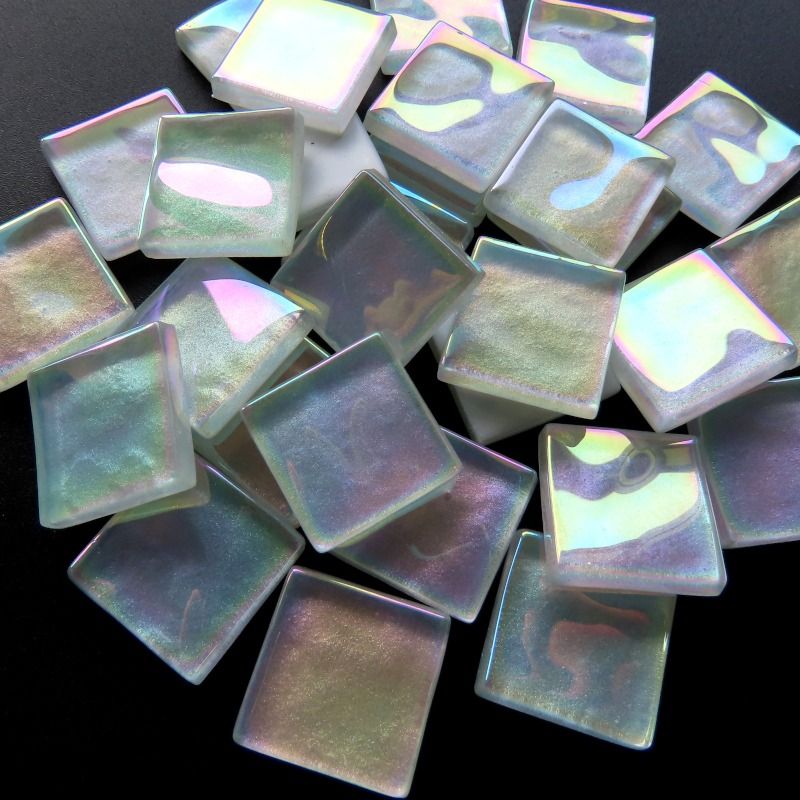 Crystal Wavy Iridescent 20mm White
