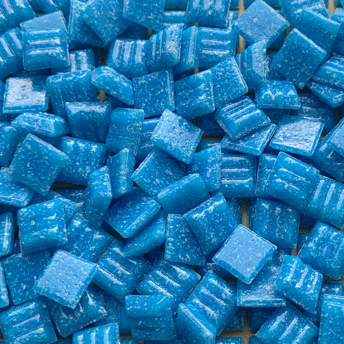 Glasmosaik 10mm  Eisweiß (lose)