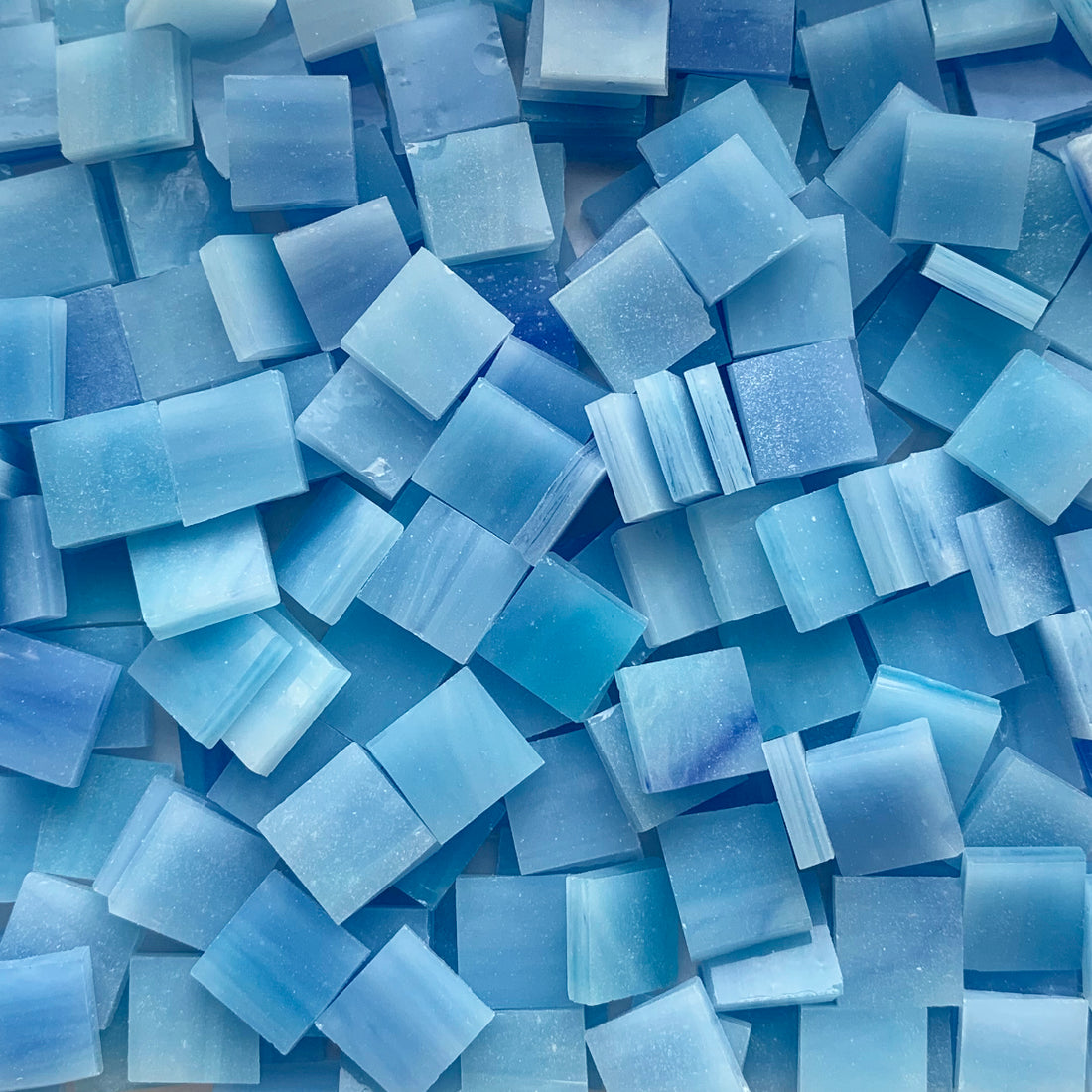 Tesselles de verre Tiffany Glacier de 15 mm en vrac, coloris Bleu Caraïbes