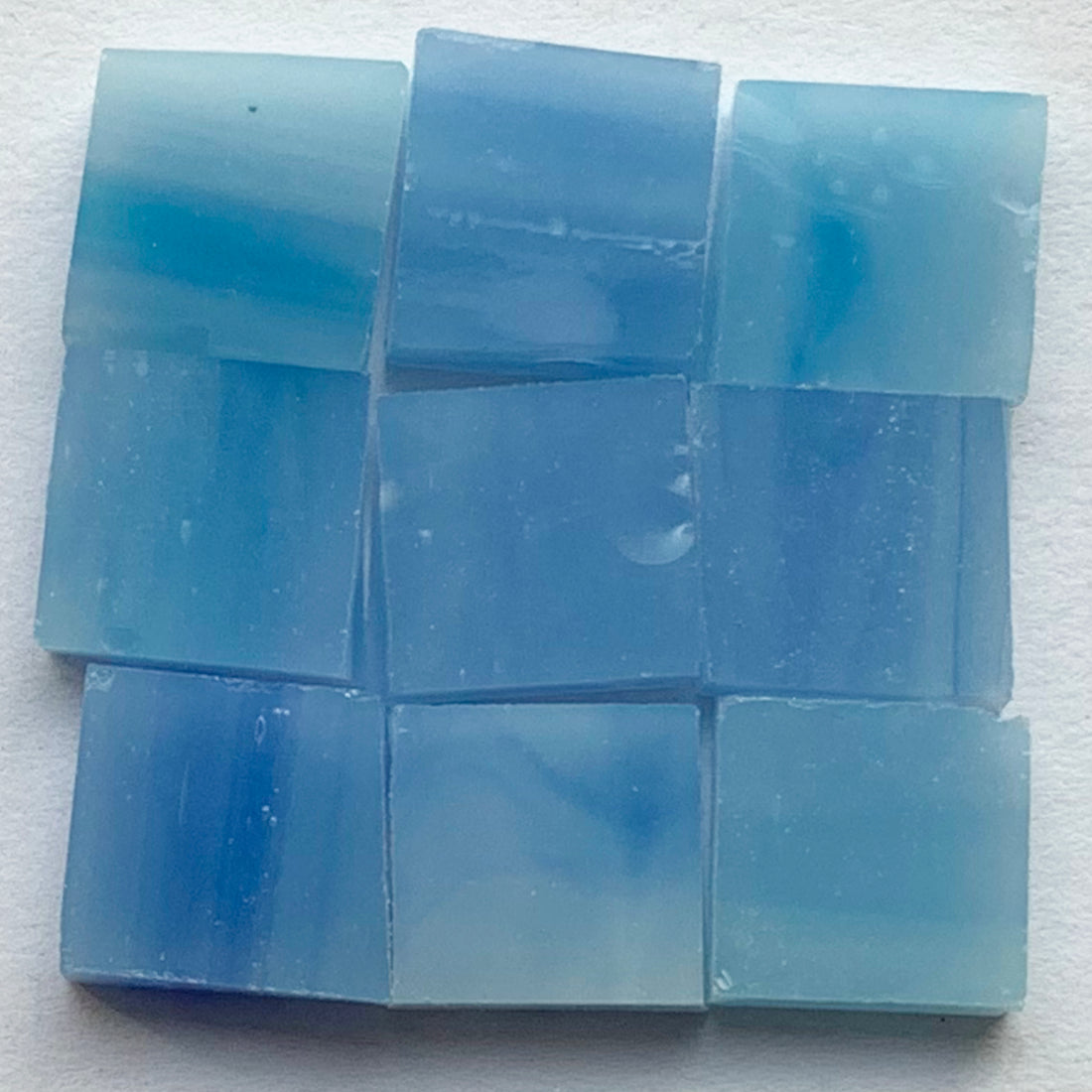 Détail de Tiffany Glacier Bleu Caraïbes avec neuf tesselles de verre