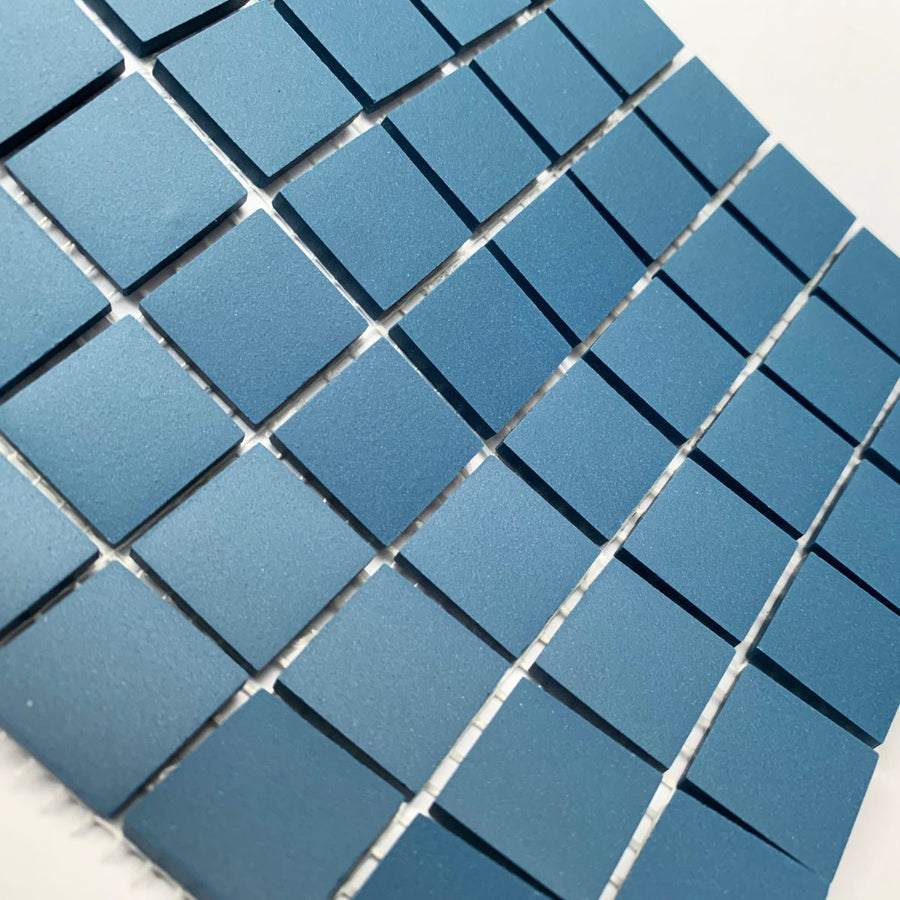 Winckelmans Bleu Nuit – carreaux de mosaïque mats de 20x20 mm sur filet